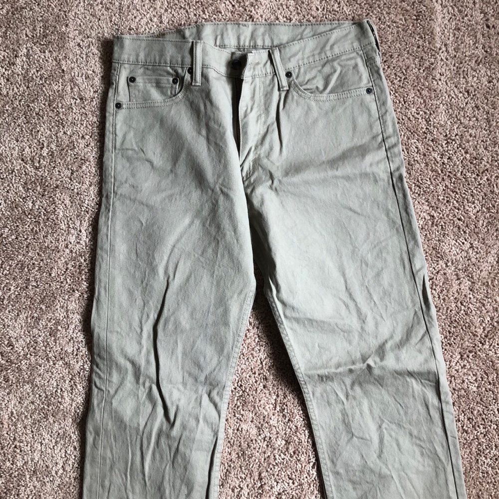 Men’s khaki pants